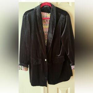 Women’s Black Soft Velveteen Blazer Decorative Lined/Button ~ Size XL (12)